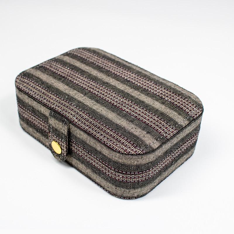 สีน้ำตาล