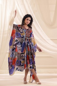 Achetez une robe kaftan à imprimé abstrait, ornée d'un col en V asymétrique, vêtement de créateur pour les vacances, tenue bohème tendance - Product Image 6