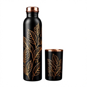 Botella de Agua Aislada de Cobre de Lujo Moderna con Taza, Patrón de Hojas Doradas sobre Negro, Termo de Viaje de Cobre - Product Image 1