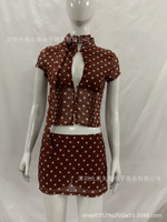 Ensemble 2 pièces en maille à pois pour femme, haut à manches courtes avec découpe en forme de clé et mini-jupe taille basse, tenue assortie pour soirée d'été