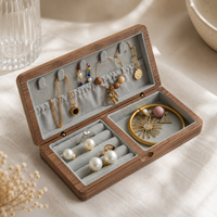 Boîte à bijoux en bois massif avec doublure en velours, fermeture magnétique, rangement pour bagues et colliers, organisateur de cadeaux pour les voyages et la maison
