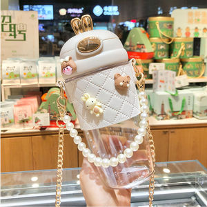 ขวดน้ำพลาสติกแบบพกพาขนาด 580 มล. ลายหูกระต่ายน่ารัก เป็นมิตรกับสิ่งแวดล้อม เหมาะสำหรับเด็กผู้หญิงและเด็กๆ สำหรับการตั้งแคมป์ มาพร้อมหลอดดูด สายคล้องโลหะประดับมุก - Product Image 6