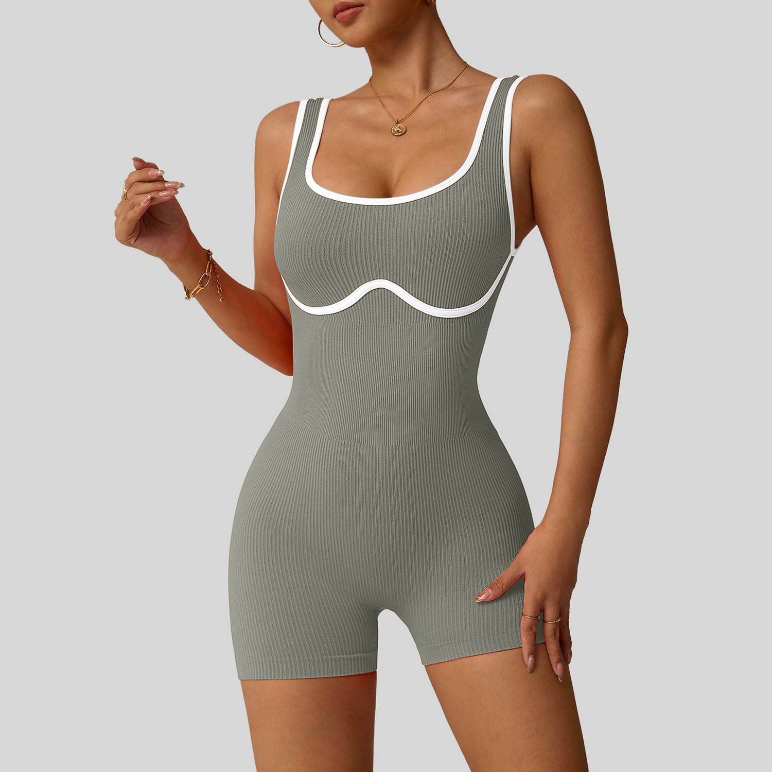 สีเทาอ่อน