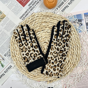 Gants chauds d'hiver MIO à imprimé léopard pour femmes, gants courts extensibles, gants tactiles pour écran, gants de conduite pour femmes, mitaines à doigts complets pour l'extérieur - Product Image 4