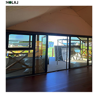 Tente de glamping de luxe avec mur en verre panoramique, imperméable, structure en bois, tente de safari pour hôtel, idéale pour les projets d'hébergement en resort