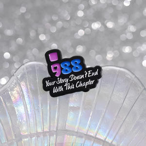 Broche en métal «Votre histoire ne se termine pas avec ce chapitre» pour décorer vêtements et accessoires - Product Image 1