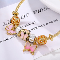 Bracelet jonc ouvert en acier inoxydable avec breloque papillon émaillée, perle et pendentif papillon coloré, réglable, bijoux de mode pour femme