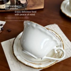 Ensemble de tasse et soucoupe à café en céramique vintage, motif floral, style japonais, luxe léger, design rétro pour le bureau et la maison - Product Image 2