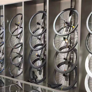 Présentoir vertical réglable de roue de bicyclette <span class=keywords><strong>pour</strong></span> le support de vélo fixé au <span class=keywords><strong>mur</strong></span> de roue de salle d'exposition de magasin <span class=keywords><strong>pour</strong></span> le logo d'OEM d'axe de QR Thru - Product Image 3