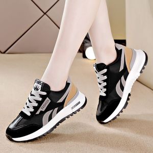 Vente en gros de chaussures de course classiques de grande taille pour femmes, baskets décontractées confortables pour le printemps et l'été, antidérapantes, athlétiques <span class=keywords><strong>vintage</strong></span> - Product Image 2