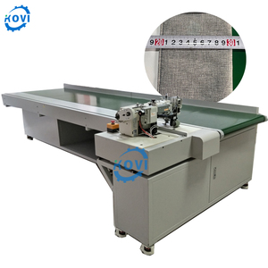 Machine à coudre automatique pour surjetage de rideaux, machine à ourler les bords latéraux de rideaux avec convoyeur - Product Image 1