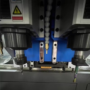 Machine CNC à double broche pour fenêtres, perceuse-fraiseuse avec table rotative pour le fraisage <span class=keywords><strong>de</strong></span> trous dans les profilés aluminium - Product Image 3