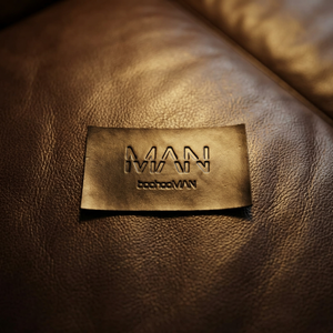 Patch en cuir gaufré avec typographie audacieuse, usage polyvalent, durable, haute qualité, personnalisable - Product Image 1