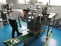 Machines d'emballage pour vis et quincaillerie avec plaques vibrantes multi-têtes, clous, boulons, rivets, équipement d'emballage pour accessoires automobiles
