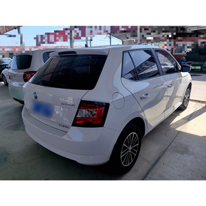 <span class=keywords><strong>Skoda</strong></span> <span class=keywords><strong>Fabia</strong></span> 2015 d'<span class=keywords><strong>occasion</strong></span>, berline essence <span class=keywords><strong>automatique</strong></span> familiale, traction avant, blanche, inspectée, véhicule d'<span class=keywords><strong>occasion</strong></span> pour concessionnaires - Product Image 5