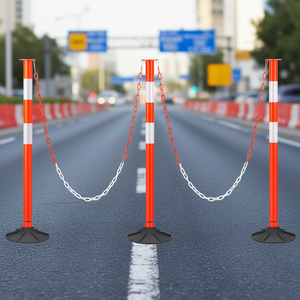 Poteaux de signalisation routière Vevor, 34 cônes de signalisation routière en plastique réfléchissant avec base lestée pour utilisation sur autoroute - Product Image 2