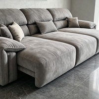 Canapé d'angle moderne en flanelle grise à trois places avec appui-tête réglable, confortable et rembourré, idéal pour salon, hôtel ou villa