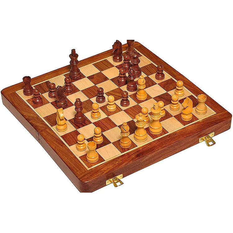 Prix d'usine personnalisé en gros professionnel poli de luxe jeu d'échecs jeu de société jouets pour adultes jeu d'échecs en bois