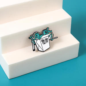 دبوس أوكتوبوس كرتون أنيق دبوس طية صدر معدني للملابس والإكسسوارات معروضة في صندوق - Product Image 4