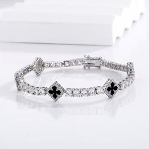 กำไลข้อมือเทนนิสเคลือบเงา <span class=keywords><strong>Clover</strong></span> Enamel CZ ประดับเพชร CZ ชุบทอง 18K สวยงาม ขายส่งจำนวนมาก รับผลิตแบบ OEM ODM จากโรงงานโดยตรง ของขวัญสำหรับเพื่อนเจ้าสาว เครื่องประดับสำหรับผู้หญิง - Product Image 4