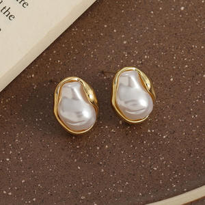 High-End Vintage altın kaplama çinko alaşım fransız barok inci geometrik kulak saplama küpe kadınlar için - Product Image 3