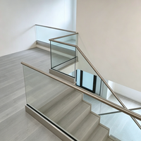 Balustrade en verre moderne en aluminium avec profil en U et bande LED pour hôtel, villa, appartement, balcon et escalier