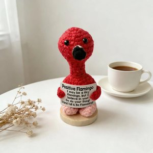 Muñeco de Flamenco de Ganchillo con Certificado CE y CPC, Hecho a Mano, Color Rojo, Tejido, Muñeco Amigurumi con Tarjeta de Mensaje Personalizada - Product Image 4