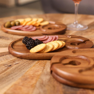 Plateau en bois d'acacia pour verres à vin, coupes à champagne et assiettes à steak, idéal pour les dîners et les apéritifs en extérieur - Product Image 3