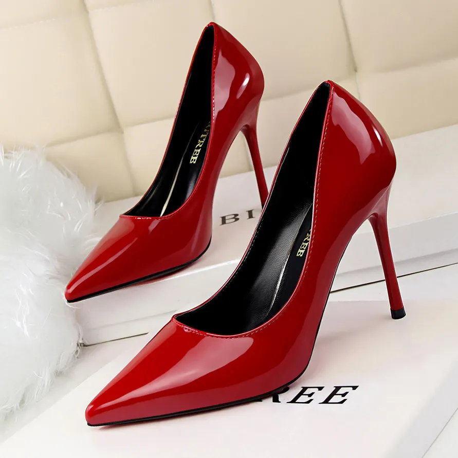पश्चिमी शैली शुद्ध रंग फैशन पार्टी वेडिंग कटार उच्च गुणवत्ता बताया-पैर की अंगुली सेक्सी लाल ऊँची एड़ी के जूते महिलाओं के लिए 2022