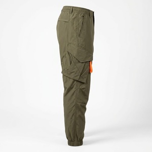 Pantalon cargo jogger pour homme, couleur olive, taille élastique avec cordon de serrage, plusieurs poches, coupe droite, style workwear, infroissable - Product Image 2