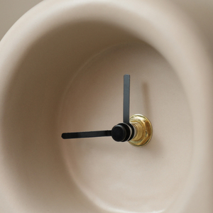 Đồng hồ để bàn hình nhà hiện đại sang trọng Florenco, chất liệu gốm sứ đa chức năng, đế vàng, trang trí bàn nhà, phòng ngủ - Product Image 4