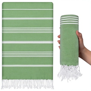 Serviette de plage Fouta tissée à rayures vertes msf, forme rectangulaire avec franges blanches - Product Image 3