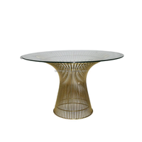 Table de banquet ronde de luxe en acier inoxydable avec base en treillis métallique et plateau en verre trempé pour événements et locations