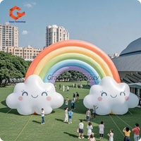 Belle arche gonflable arc-en-ciel et nuages gonflable personnalisé pour porte de fête d'anniversaire