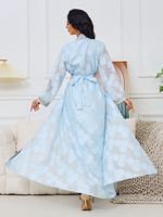 Robe élégante et moderne pour femmes musulmanes, style Dubaï, bleu clair brodé, idéale pour le quotidien et les fêtes