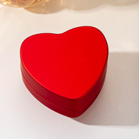 Boîte à bague exquise en forme de cœur rouge éblouissant, intérieur en velours, lumière LED, bijoux facettés, cadeau scintillant, gemme polie, cadeau pour femme