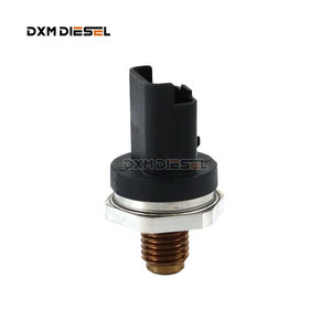 0281006507 Capteur de pression de rampe de carburant pour Peugeot 206 306 406 607 Boxer Expert <span class=keywords><strong>Citroen</strong></span> C4 C5 C8 Jumpy <span class=keywords><strong>Xsara</strong></span> 2.0 2.2 - Product Image 2