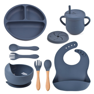 IStapromo Gifts Ensemble de vaisselle pour bébé 9 pièces en silicone : Assiette, bavoir, bol, cuillère, fourchette, tasse - Product Image 1