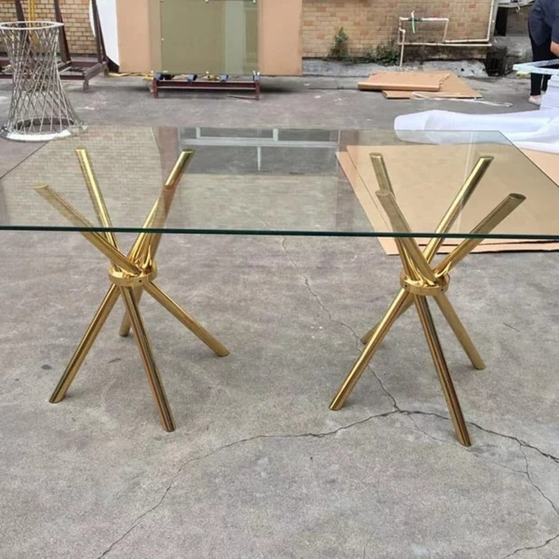 Легкий и стабильный дешевый Золотой стол из нержавеющей стали с перекрестными штанинами и прозрачным стеклом для торжественных мероприятий, свадеб, банкетов