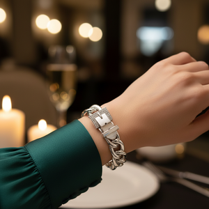 สร้อยข้อมือสุดหรูพร้อมหัวเข็มขัดบานพับชุบทอง - Product Image 3