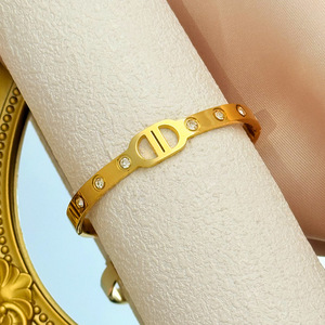 Ensemble de bijoux en acier inoxydable Ensemble de montre et bracelet 3 pièces Bijoux de mode de luxe <span class=keywords><strong>Achat</strong></span> en vrac d'articles à vendre - Product Image 4