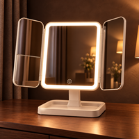 Cermin Rias LED Lipat Tiga dengan Perbesaran 1X 2X 3X, 3 Warna Lampu, Peredupan Sentuh, Cermin Meja Rias