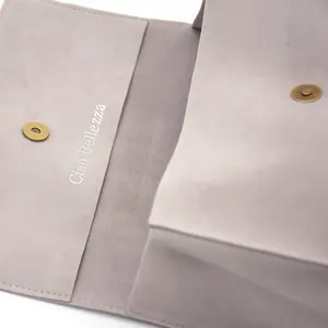 Top vente logo personnalisé imprimé aimant bouton fermeture sac cosmétique luxe gris enveloppe rabat daim bijoux pochette pour parfum
