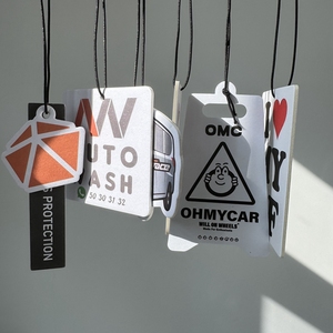 Ambientador de Coche de Alta Calidad con Aroma Intenso, Logotipo Personalizado, Iluminación Ambiental, Energía Solar, Aroma Duradero, Forma de Papel Troquelado - Product Image 1