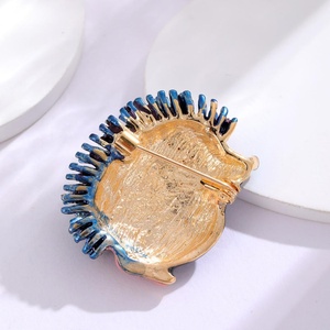 Spilla in lega smaltata a forma di <span class=keywords><strong>riccio</strong></span> cartone animato con spine arancioni, spilla da bavero alla moda a forma di animale, regalo - Product Image 3