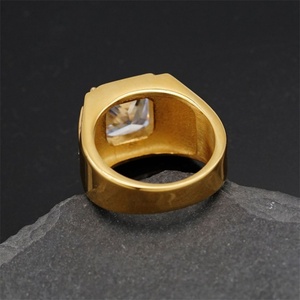 Bague Hip Hop plaquée or 18 carats avec zircon carré entièrement serti de diamants pour hommes - Product Image 5
