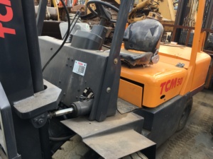 Used 5 Ton <b>Mini</b> TCM Forklift FD50 USA Diesel Engine 4WD Rough Terrain Three Stage Mast Solid Tires Manual Operation Side Shifter - Product Image 5