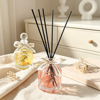 Diffuseur d'huiles essentielles en verre hautement esthétique avec fleurs séchées, désodorisant d'ambiance, vente en gros, produit phare
