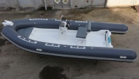 Bateau de pêche gonflable en PVC gris RIB 550B pour les activités de loisirs marins