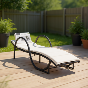 Lettino Prendisole in Rattan PE Nero, Crema e Bianco con Telaio in Acciaio Verniciato a Polvere, Arredo da Esterno con Cuscino, Design Contemporaneo - Product Image 2